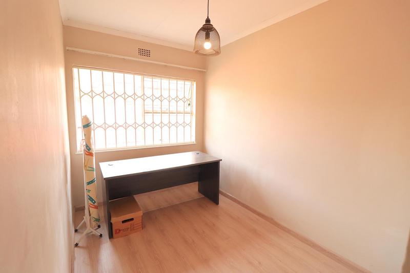 To Let 3 Bedroom Property for Rent in Fairland Gauteng