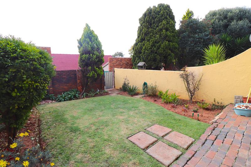 To Let 3 Bedroom Property for Rent in Fairland Gauteng
