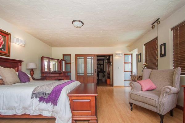 5 Bedroom Property for Sale in Featherbrooke Estate Gauteng