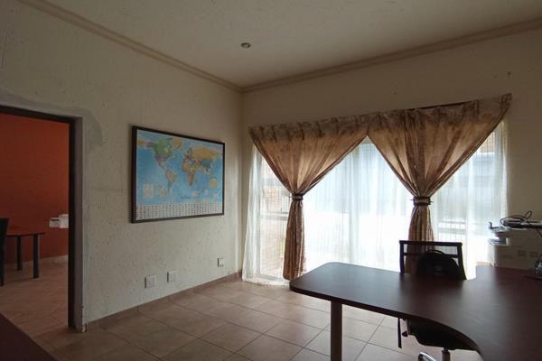 7 Bedroom Property for Sale in Featherbrooke Estate Gauteng