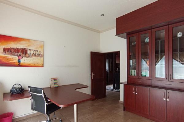 7 Bedroom Property for Sale in Featherbrooke Estate Gauteng