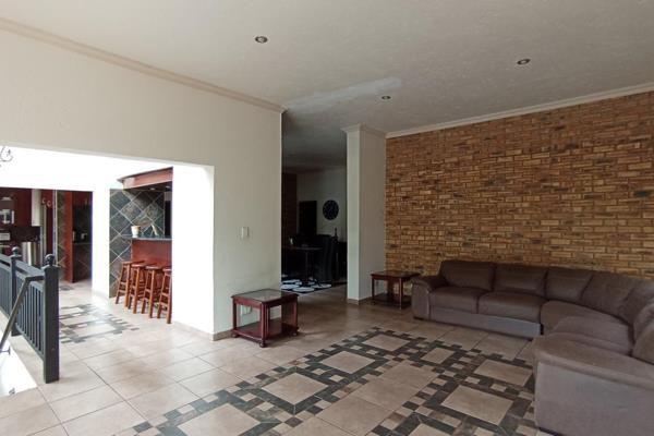 7 Bedroom Property for Sale in Featherbrooke Estate Gauteng
