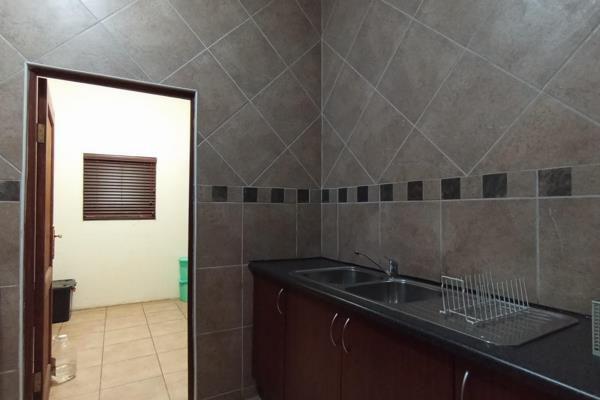 7 Bedroom Property for Sale in Featherbrooke Estate Gauteng