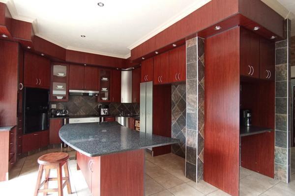 7 Bedroom Property for Sale in Featherbrooke Estate Gauteng