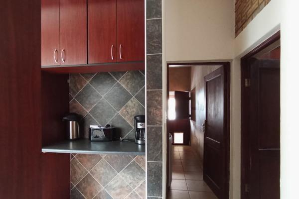 7 Bedroom Property for Sale in Featherbrooke Estate Gauteng