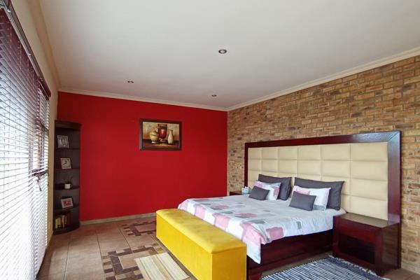 7 Bedroom Property for Sale in Featherbrooke Estate Gauteng