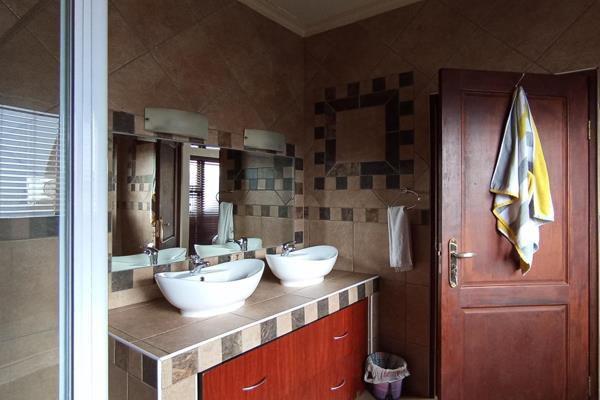 7 Bedroom Property for Sale in Featherbrooke Estate Gauteng