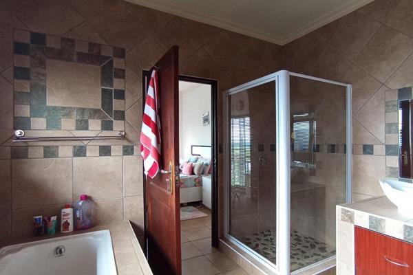 7 Bedroom Property for Sale in Featherbrooke Estate Gauteng