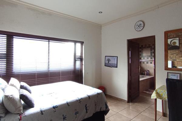 7 Bedroom Property for Sale in Featherbrooke Estate Gauteng