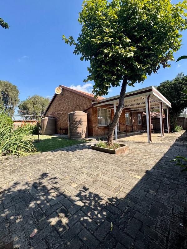 2 Bedroom Property for Sale in Annlin Gauteng