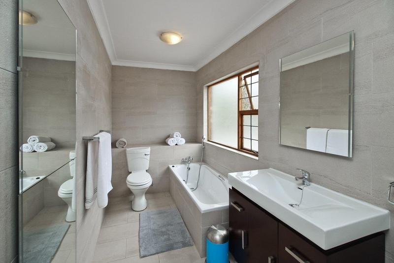 To Let 2 Bedroom Property for Rent in Parkmore Gauteng