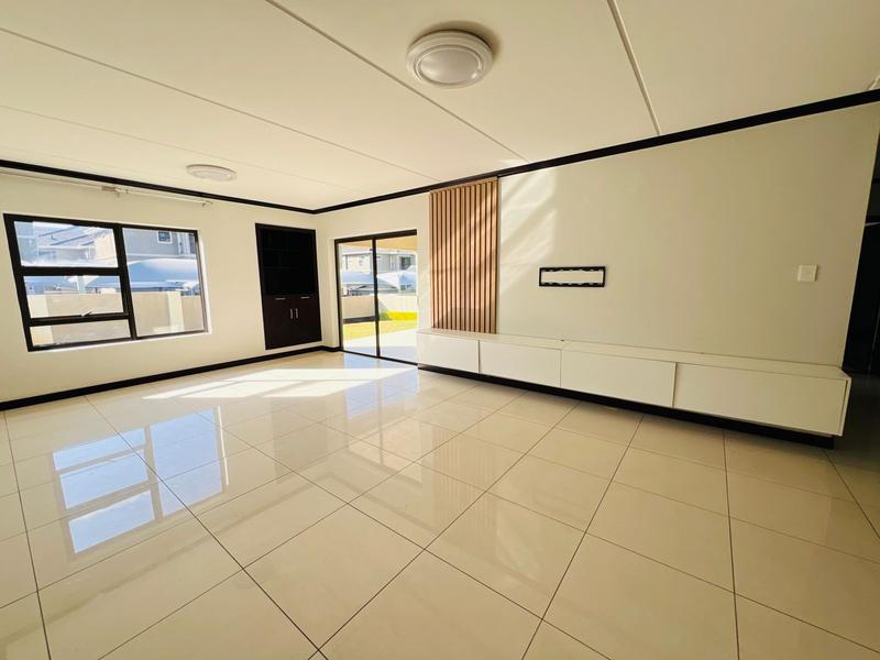 To Let 3 Bedroom Property for Rent in Broadacres Gauteng