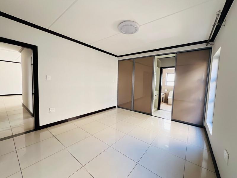 To Let 3 Bedroom Property for Rent in Broadacres Gauteng