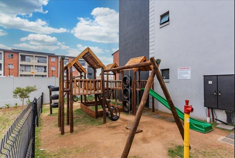 To Let 1 Bedroom Property for Rent in Grand Central Gauteng
