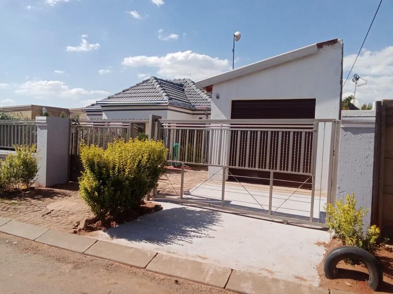 2 Bedroom Property for Sale in Kingsway Gauteng