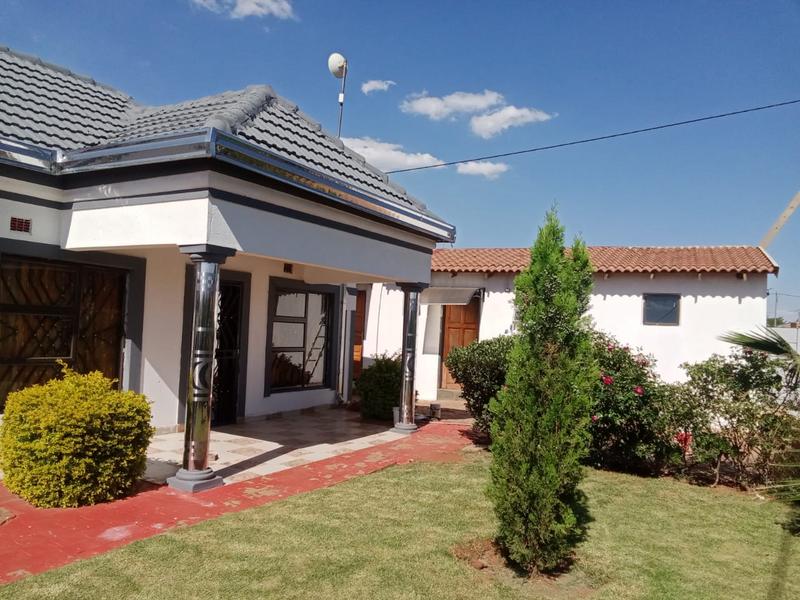 2 Bedroom Property for Sale in Kingsway Gauteng