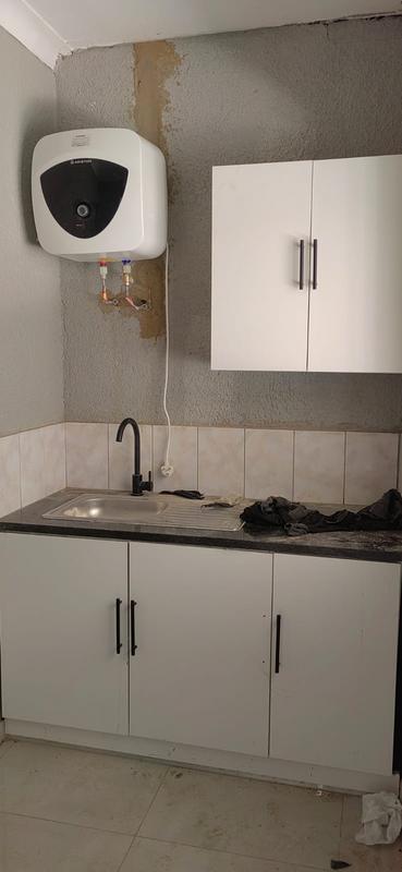 To Let 1 Bedroom Property for Rent in Glen Marais Gauteng