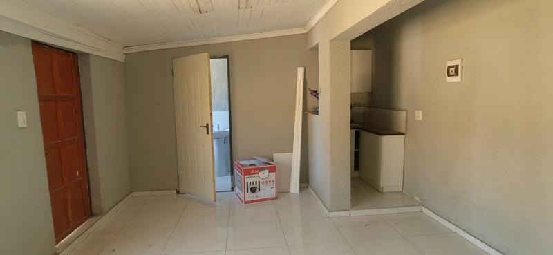 To Let 1 Bedroom Property for Rent in Glen Marais Gauteng