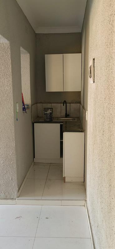 To Let 1 Bedroom Property for Rent in Glen Marais Gauteng