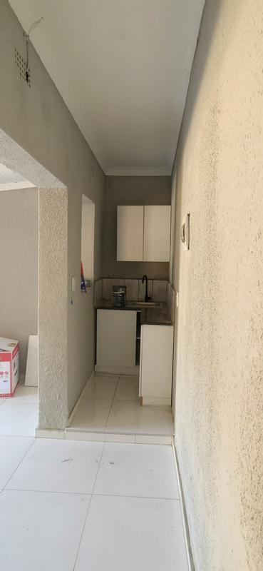 To Let 1 Bedroom Property for Rent in Glen Marais Gauteng