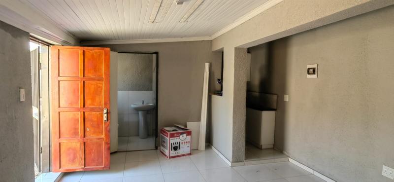 To Let 1 Bedroom Property for Rent in Glen Marais Gauteng