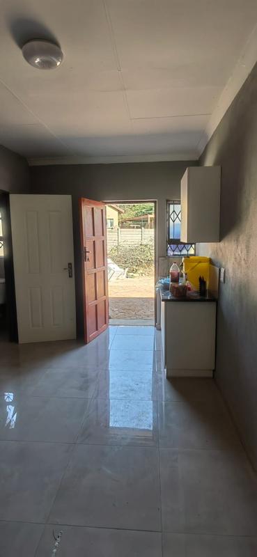 To Let 1 Bedroom Property for Rent in Glen Marais Gauteng