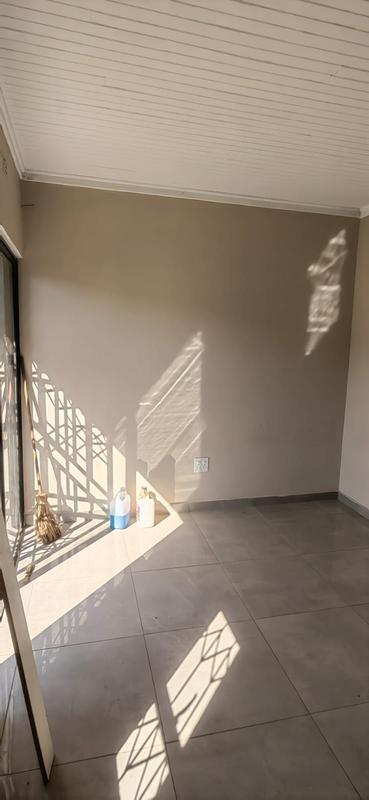 To Let 1 Bedroom Property for Rent in Glen Marais Gauteng