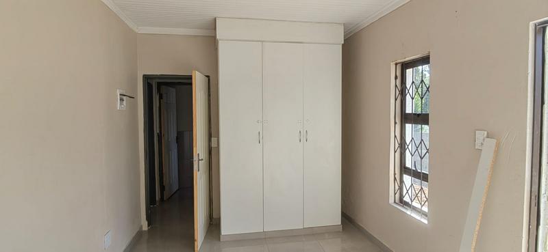 To Let 1 Bedroom Property for Rent in Glen Marais Gauteng