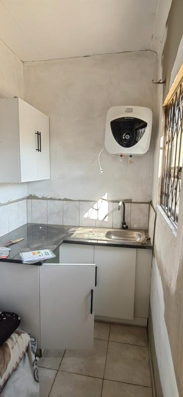 To Let 1 Bedroom Property for Rent in Glen Marais Gauteng