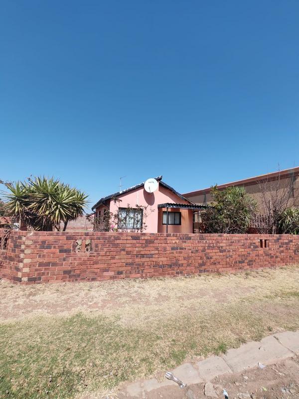2 Bedroom Property for Sale in Lenasia Gauteng