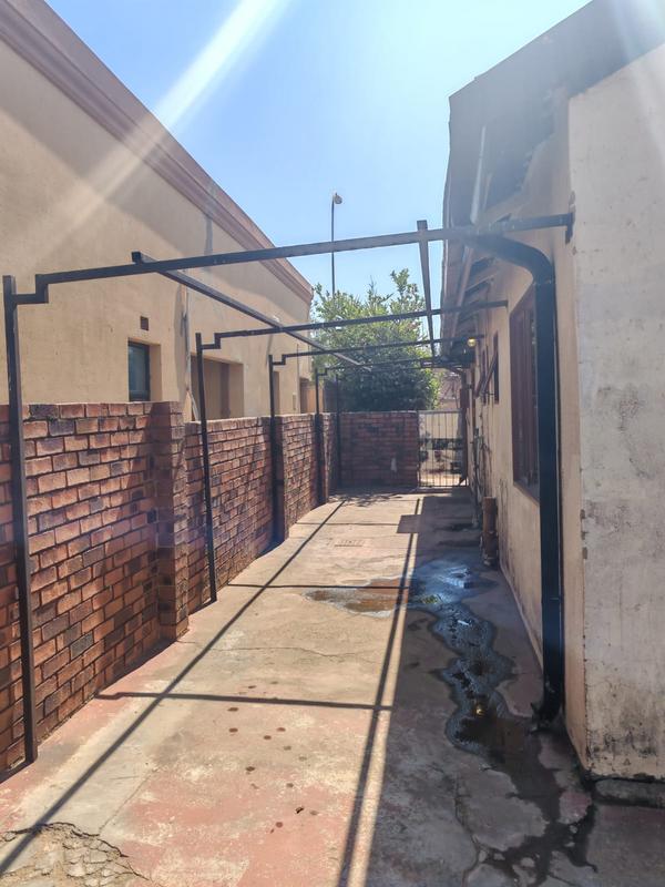 2 Bedroom Property for Sale in Lenasia Gauteng