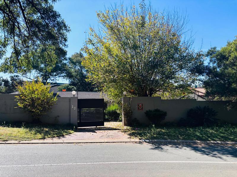 To Let 3 Bedroom Property for Rent in Hurlingham Gauteng