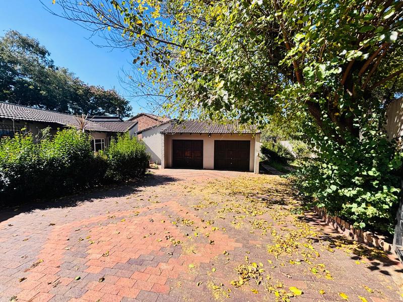 To Let 3 Bedroom Property for Rent in Hurlingham Gauteng