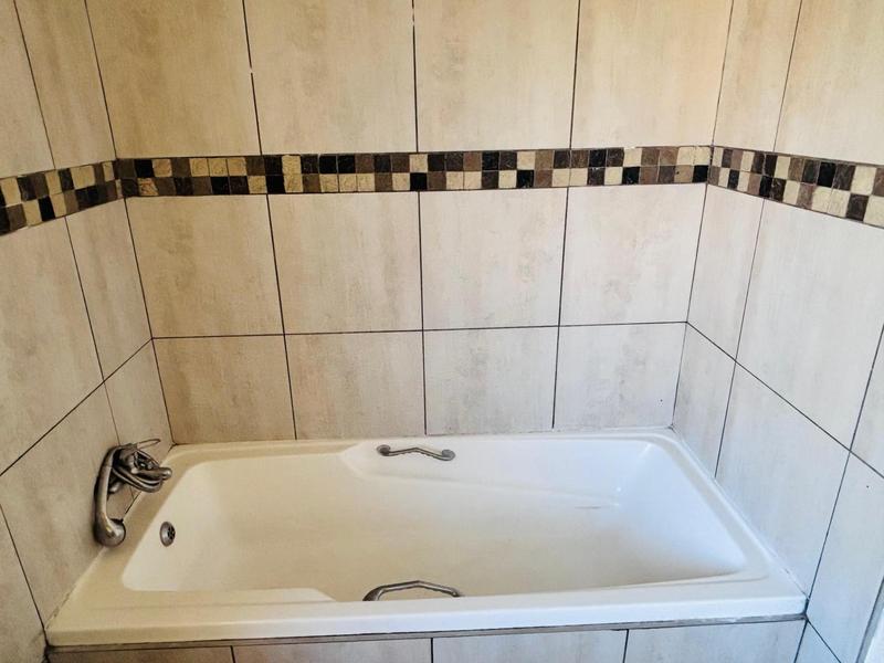 To Let 3 Bedroom Property for Rent in Hurlingham Gauteng