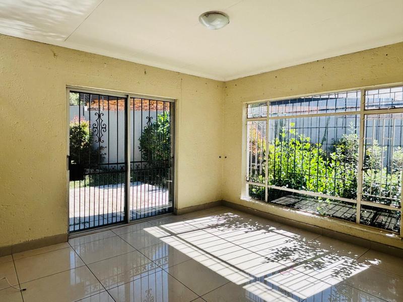 To Let 3 Bedroom Property for Rent in Hurlingham Gauteng