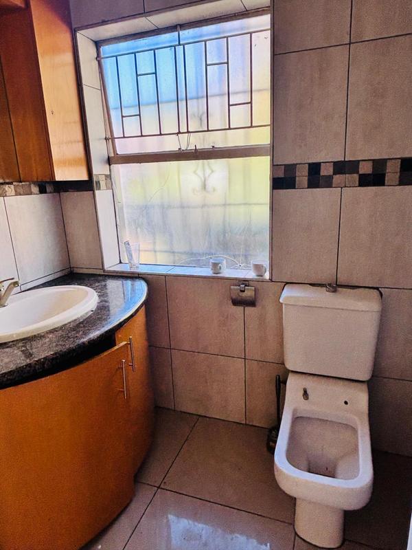 To Let 3 Bedroom Property for Rent in Hurlingham Gauteng