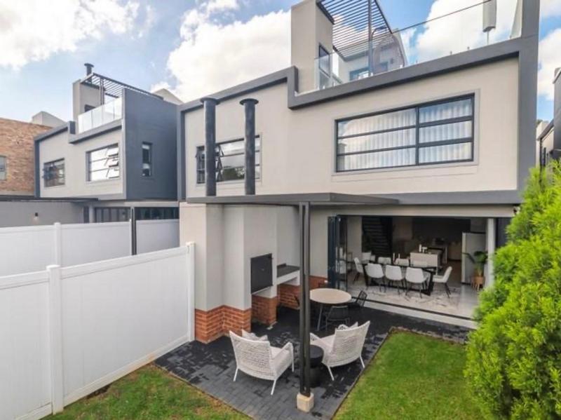 4 Bedroom Property for Sale in Hurlingham Gauteng