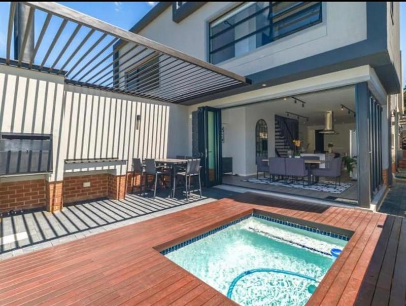 4 Bedroom Property for Sale in Hurlingham Gauteng