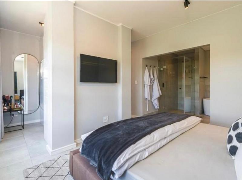 4 Bedroom Property for Sale in Hurlingham Gauteng
