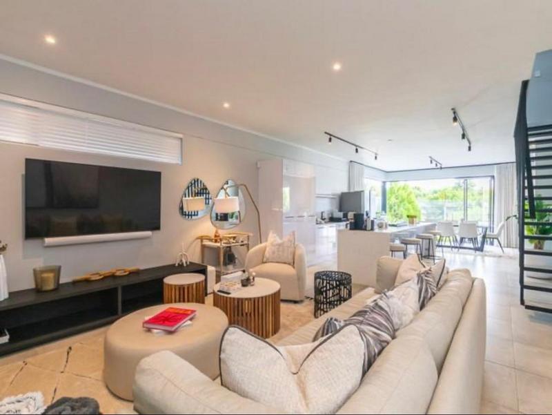 4 Bedroom Property for Sale in Hurlingham Gauteng