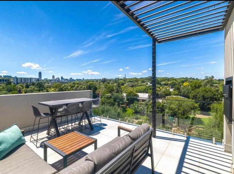 4 Bedroom Property for Sale in Hurlingham Gauteng