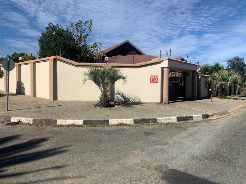 4 Bedroom Property for Sale in Glenvista Ext 3 Gauteng