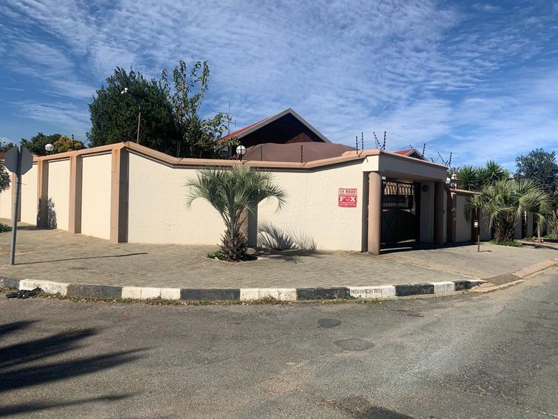 4 Bedroom Property for Sale in Glenvista Ext 3 Gauteng
