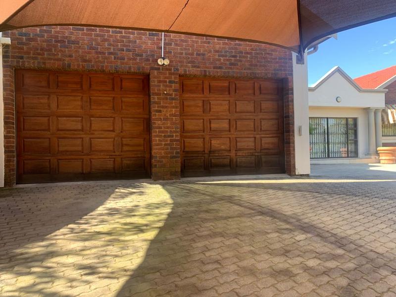 4 Bedroom Property for Sale in Glenvista Ext 3 Gauteng