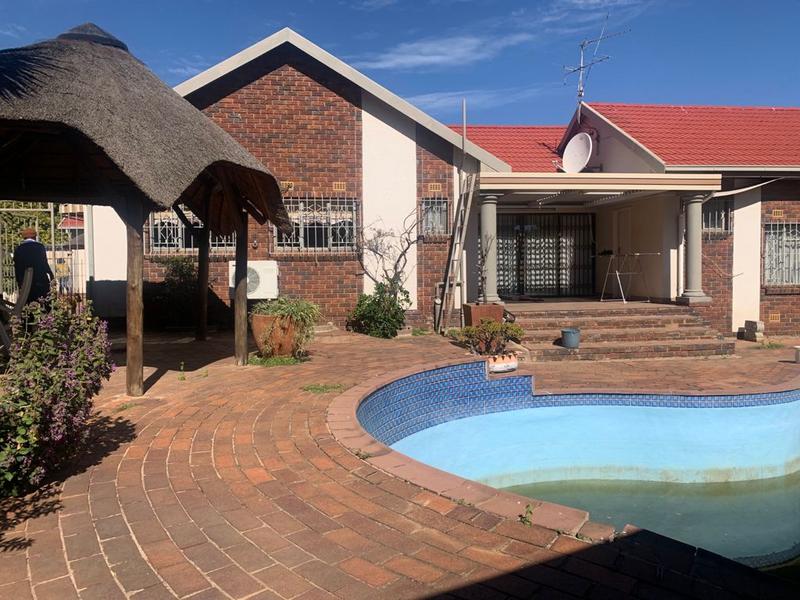 4 Bedroom Property for Sale in Glenvista Ext 3 Gauteng