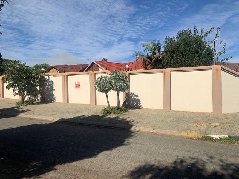 4 Bedroom Property for Sale in Glenvista Ext 3 Gauteng