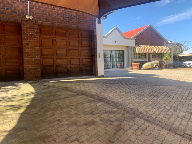 4 Bedroom Property for Sale in Glenvista Ext 3 Gauteng