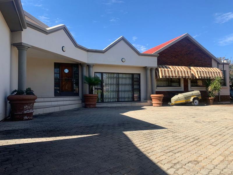 4 Bedroom Property for Sale in Glenvista Ext 3 Gauteng