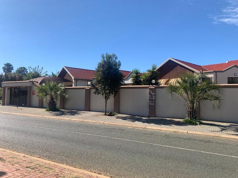 4 Bedroom Property for Sale in Glenvista Ext 3 Gauteng