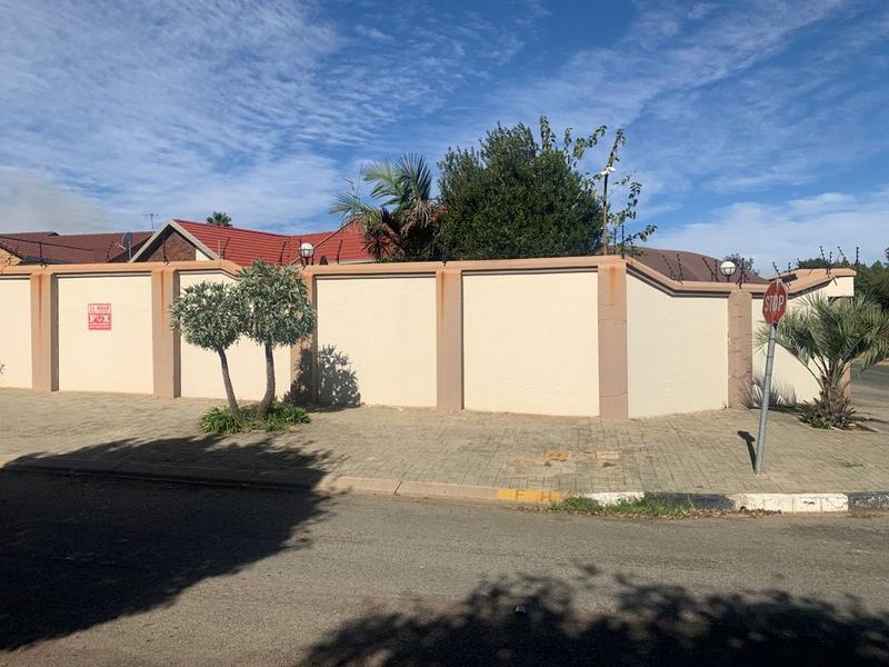 4 Bedroom Property for Sale in Glenvista Ext 3 Gauteng